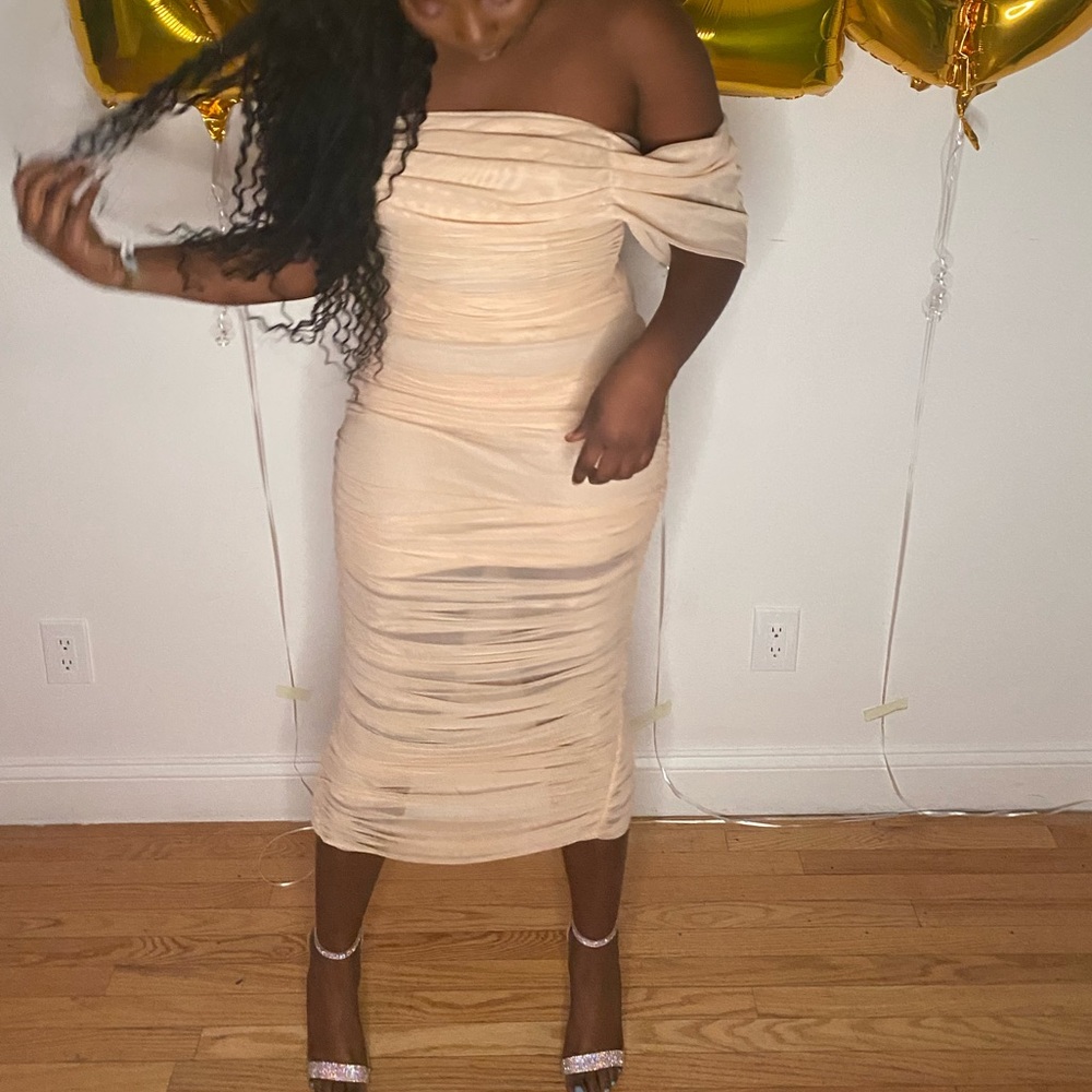 Stunning baby pink midi dress